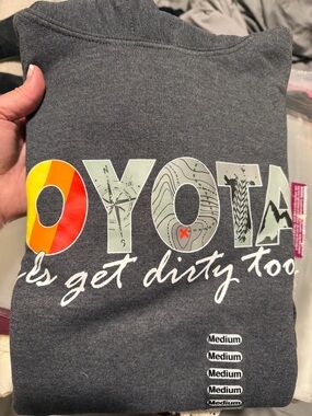 NWT Off-road Vixens Toyota Girls Get Dirty Too Hoodie Medium - Charcoal Graphic